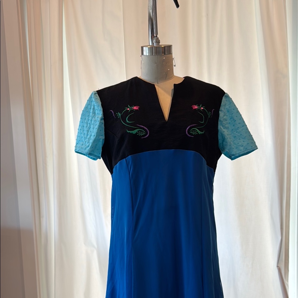 Anna Frozen Women’s Dress, vintage mod pattern with princess dress details